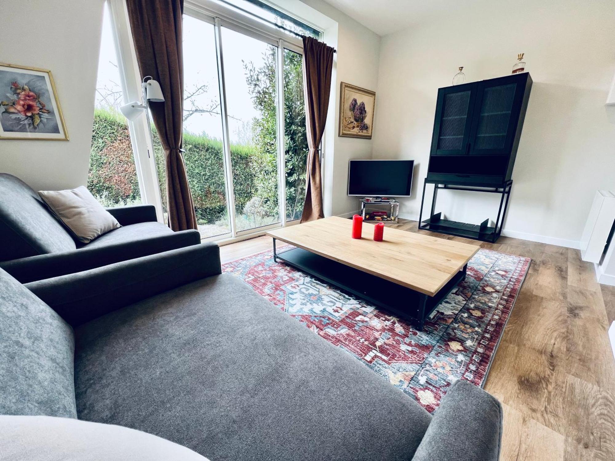Le Manamour, Style Appart Hotel A 10 Min De Nevers Garchizy Exterior photo